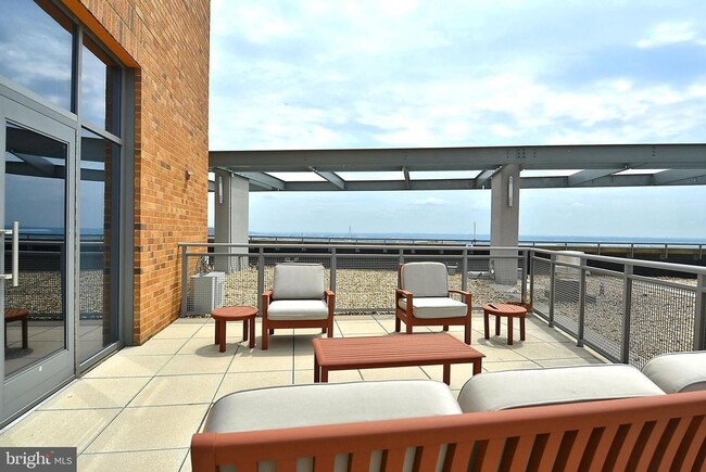Photo - Professionally Managed // 1bedroom 1bathroom// Court House// Parking Included! Unit 520