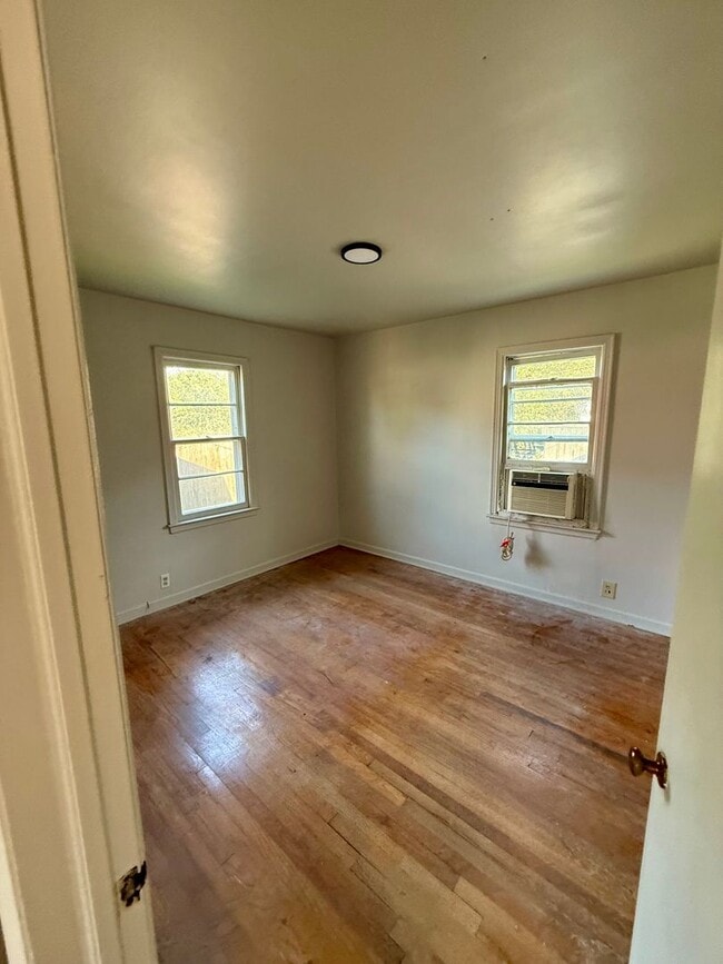 Photo - 3bed 1 bath $1,000 a month