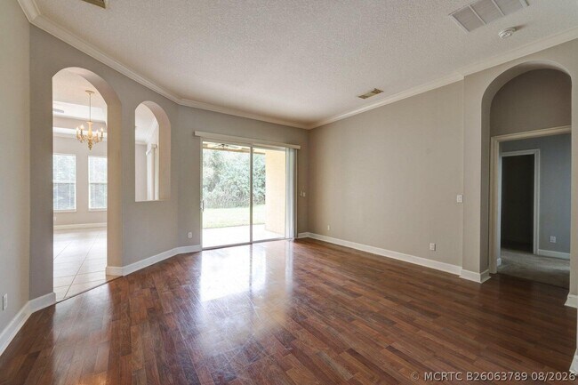 Photo - 833 SW Vineland Ct