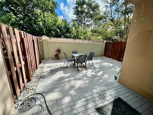 Photo - 607 NE 35th Ave