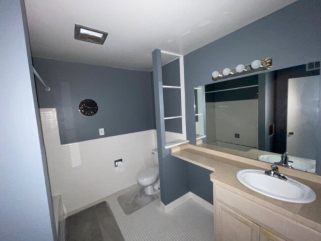 Photo - 500 N Fox Hills Dr