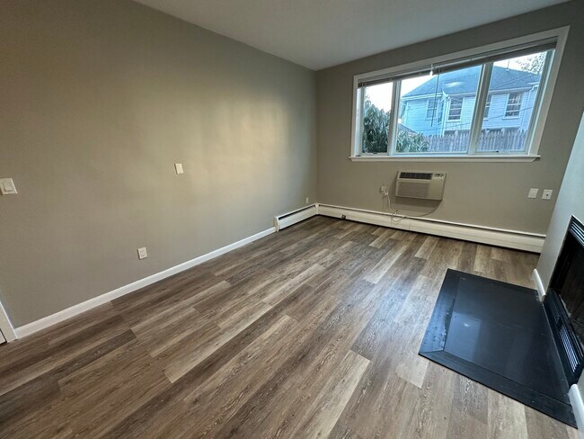 Photo - 44 Evergreen St Unit 2