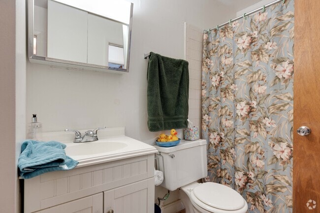 2BR, 1BA - Bathroom