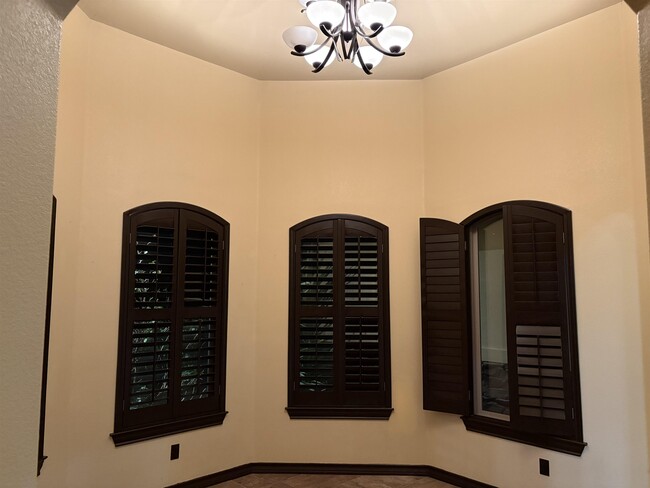 Photo - 405 Michoacan Loop