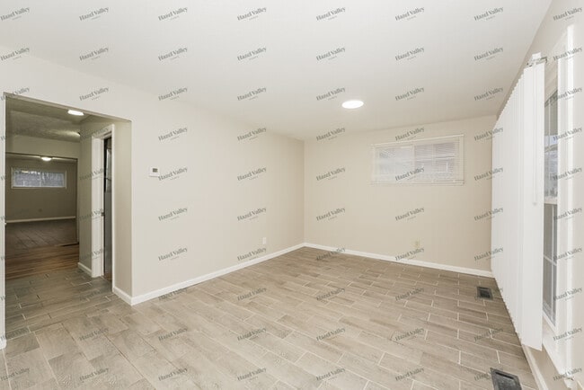 Photo - 11856 St John Ave