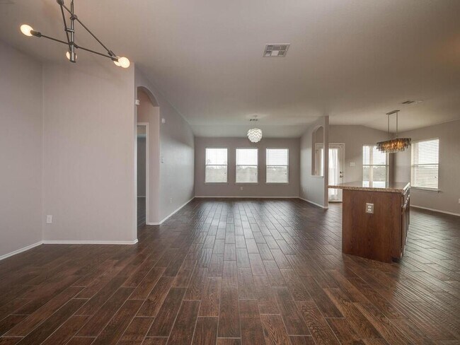 Photo - 5704 Malcolm Trail