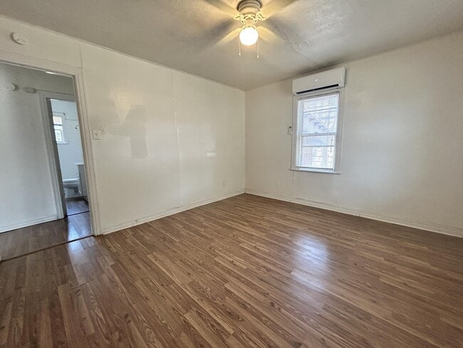 Photo - 114 N Avenue V