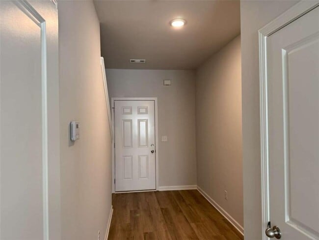 Photo - 111 Woodside Ct