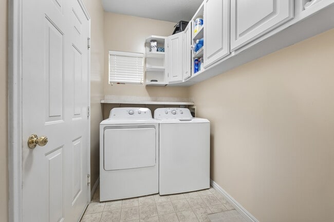 Photo - 918 E 1375 N