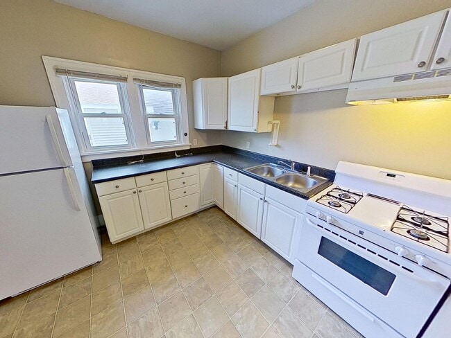 Photo - 709 E Main St