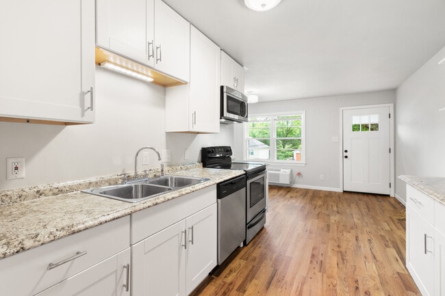 Building Photo - 1009 N Buchanan Blvd Unit L