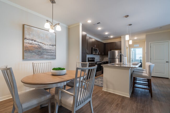 Building Photo - The Reserve at Cool Springs