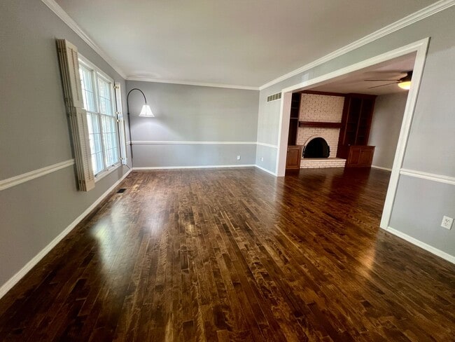 Photo - 1685 Lochcrest Dr