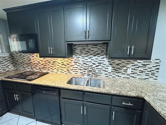 Photo - 601 W 11th St Unit 115