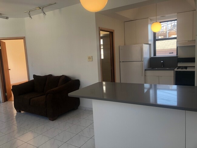 Photo - 537 N Claremont Ave