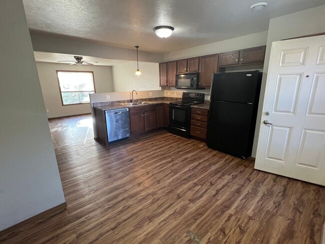 Building Photo - 301 Arianna Pl Unit #2