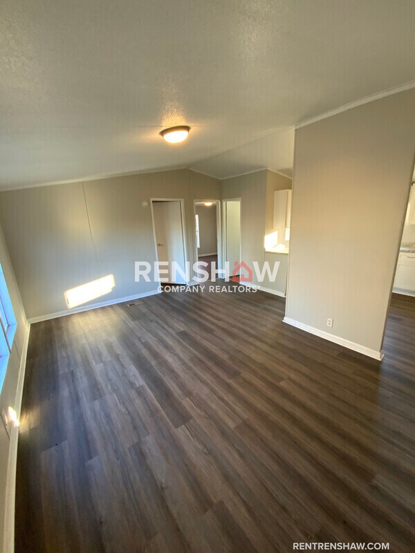 Photo - 122 N West St