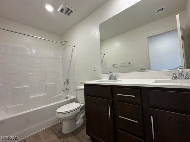 Building Photo - 9613 Hinson St Rental