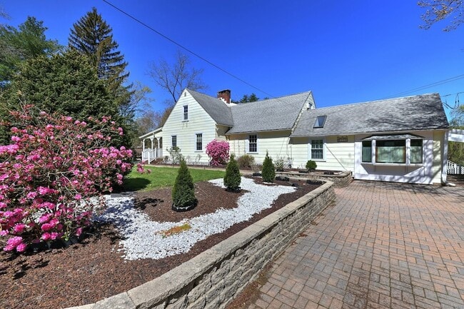 Photo - 115 W Avon Rd House