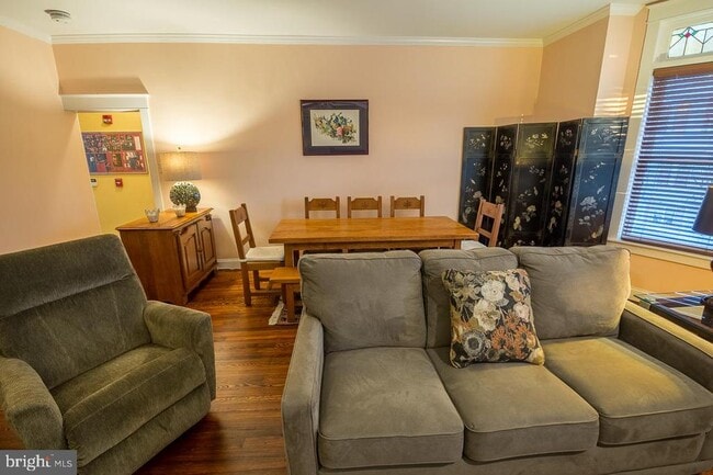 Photo - 1043 Washington St