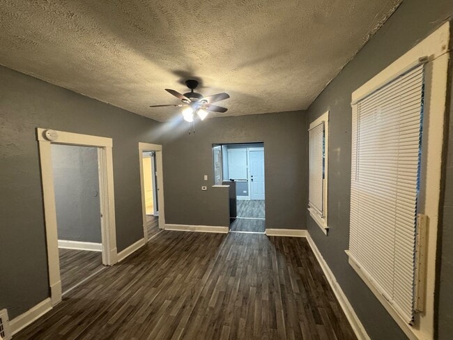 Photo - 6107 Fullerton Ave Unidad 6107 Fullerton Ave- Back