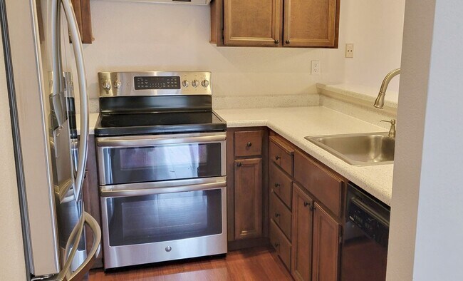 Kitchen - 2008 La Terrace Cir Unit 2008