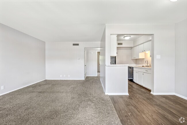 1BR, 1BA - 620SF - Living Room/Kitchen