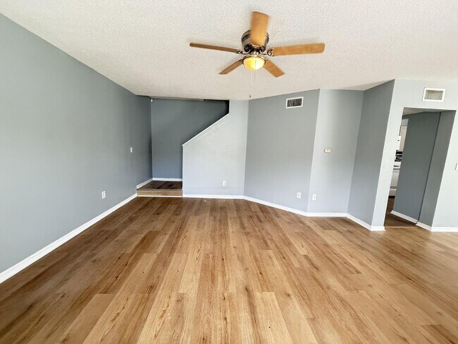 Photo - 3 bed 2.5 bath townhome in Gated Providenc...