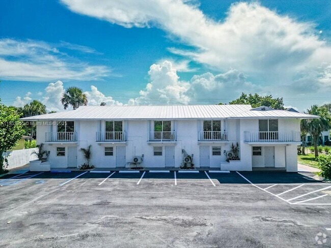 Building Photo - 2305 Tamarind Dr Unit 2 Rental