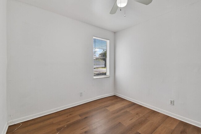 Photo - 635 6th St Unit 635