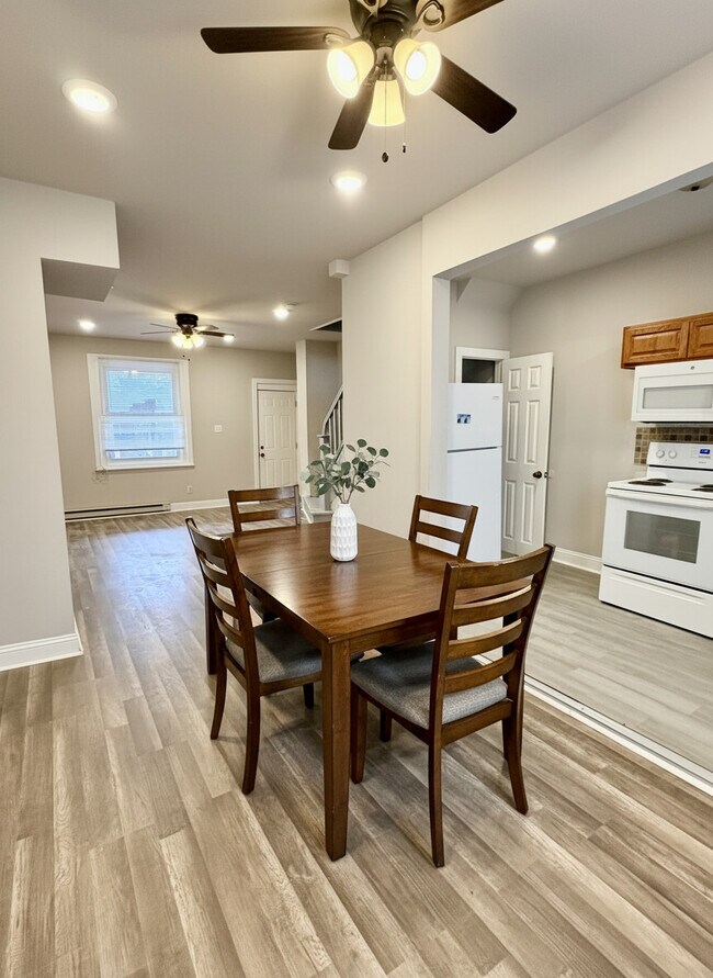 Photo - 5917 Irving St