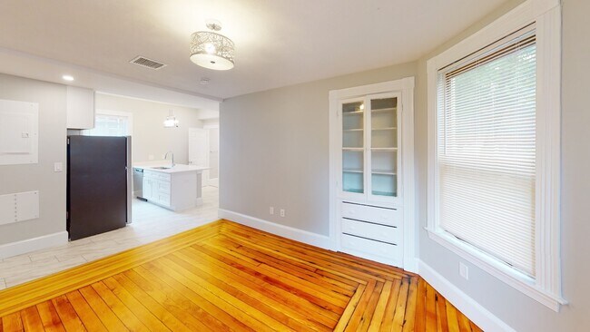 Photo - 267 E Cottage St