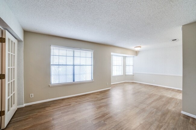 Photo - Thousand Oaks neighborhood! Over 1800 sqft!