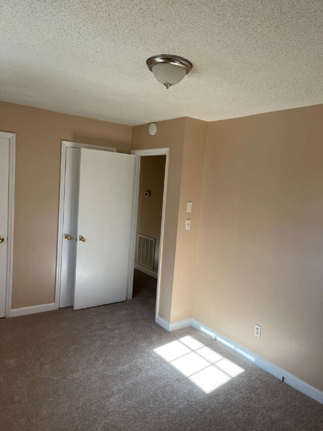 Photo - 3935 Yokley St