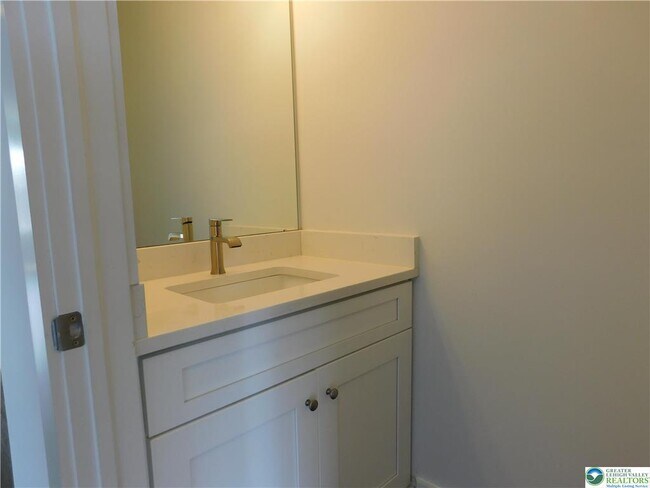 Photo - 1674 Best Pl