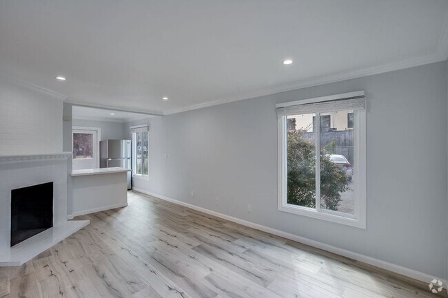 Building Photo - Remodeled 1 bedroom/1 bath apartment with ...