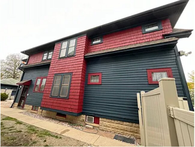 1325 N 39th St Unit 1325 N 39th St.