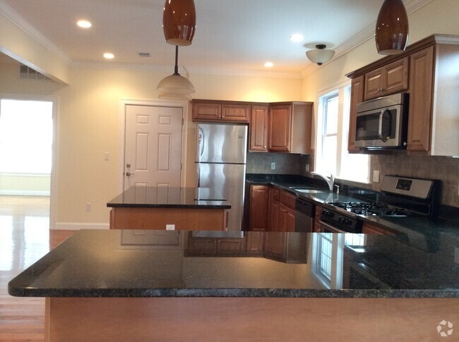 Building Photo - 222 Winchester St Unit 1 Rental