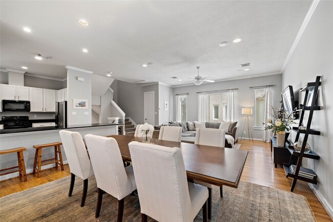 Photo - 4510 Center St