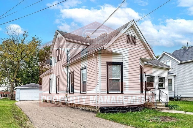 Building Photo - 317 Chute St