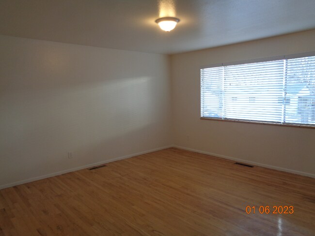 Photo - Nicely located close to Memorial Park and ...