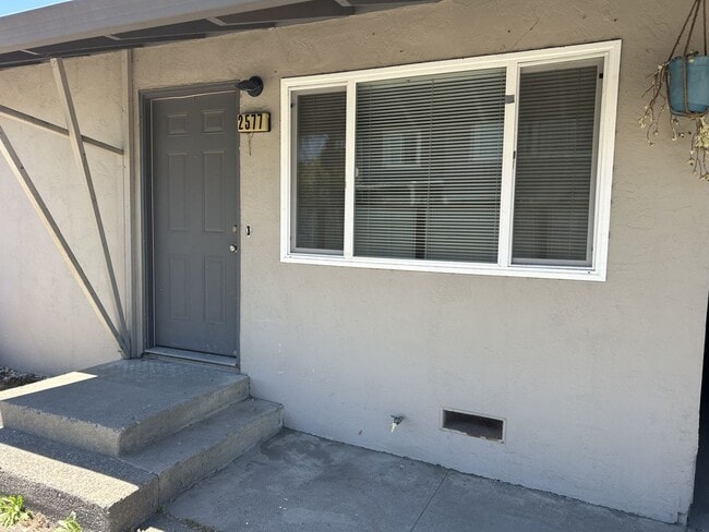 Building Photo - NB T 2577-2579 Unit 2577