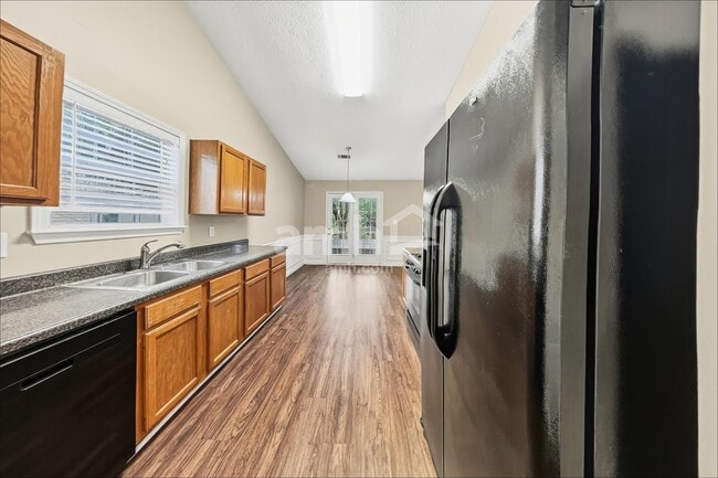 Photo - 451 Bellingham Dr
