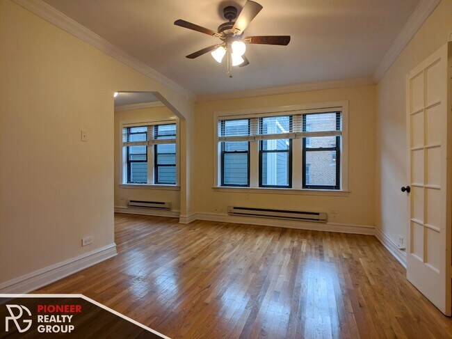 Photo - 4737 N Hermitage Ave Unit 305