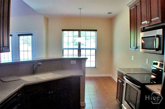Photo - 216 Carlisle Way