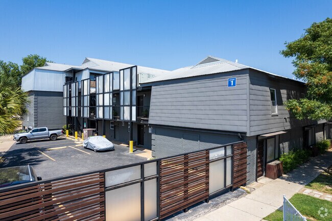 Photo - 2020 Congress Ave S