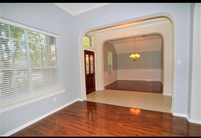 Photo - 1030 Walnut Pointe