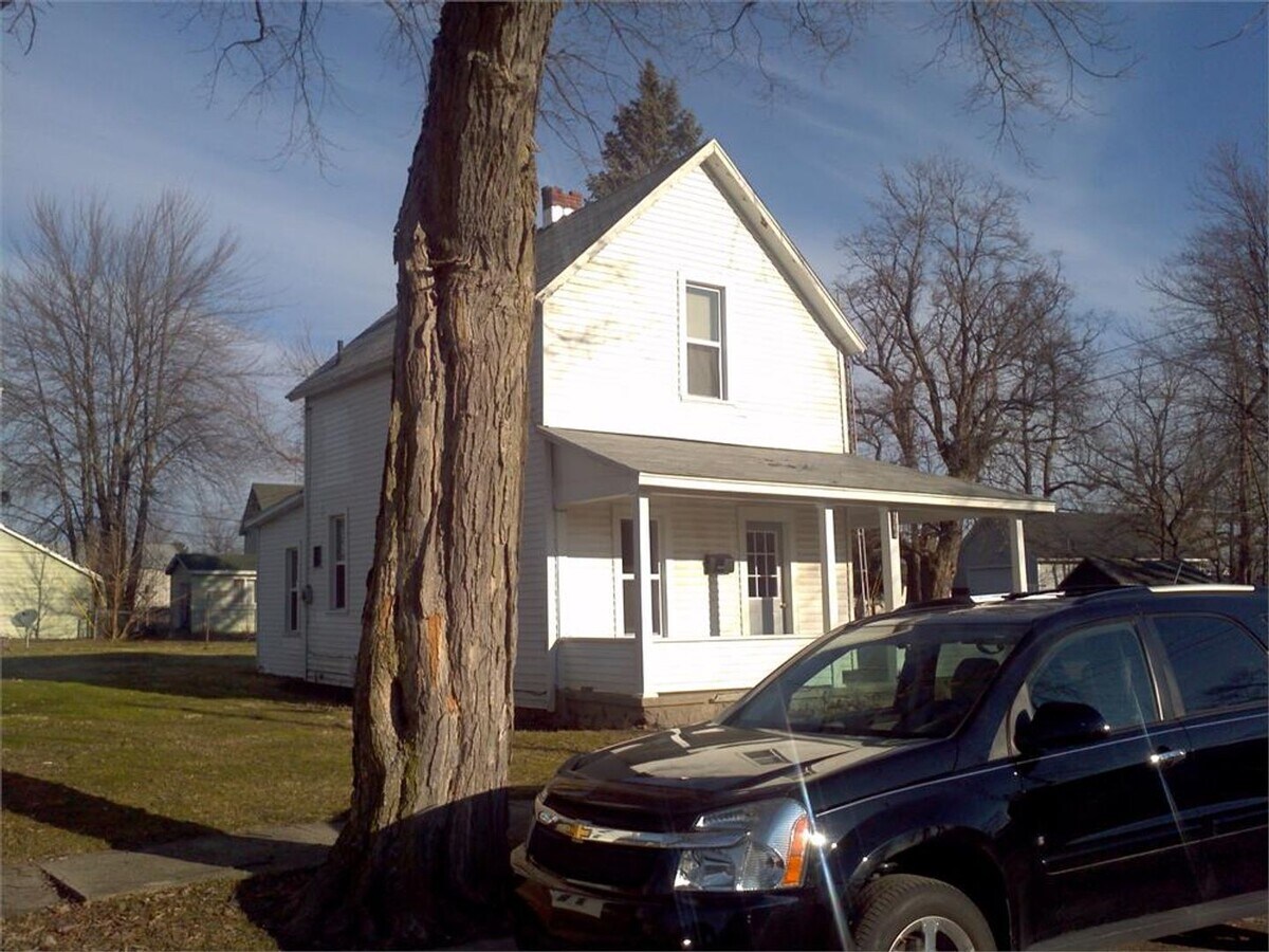 Photo - 1364 Superior St