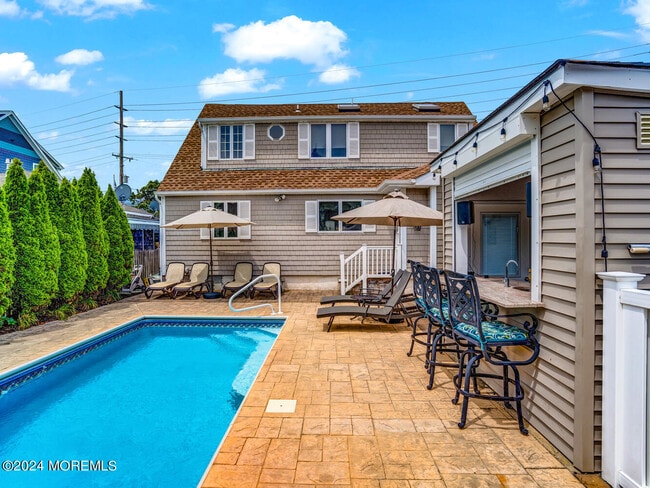 Photo - 200 S Bayview Ave