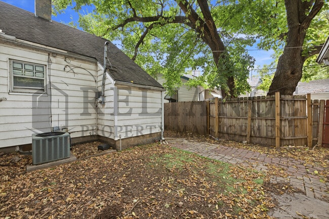 Photo - 703 S Grove Dr